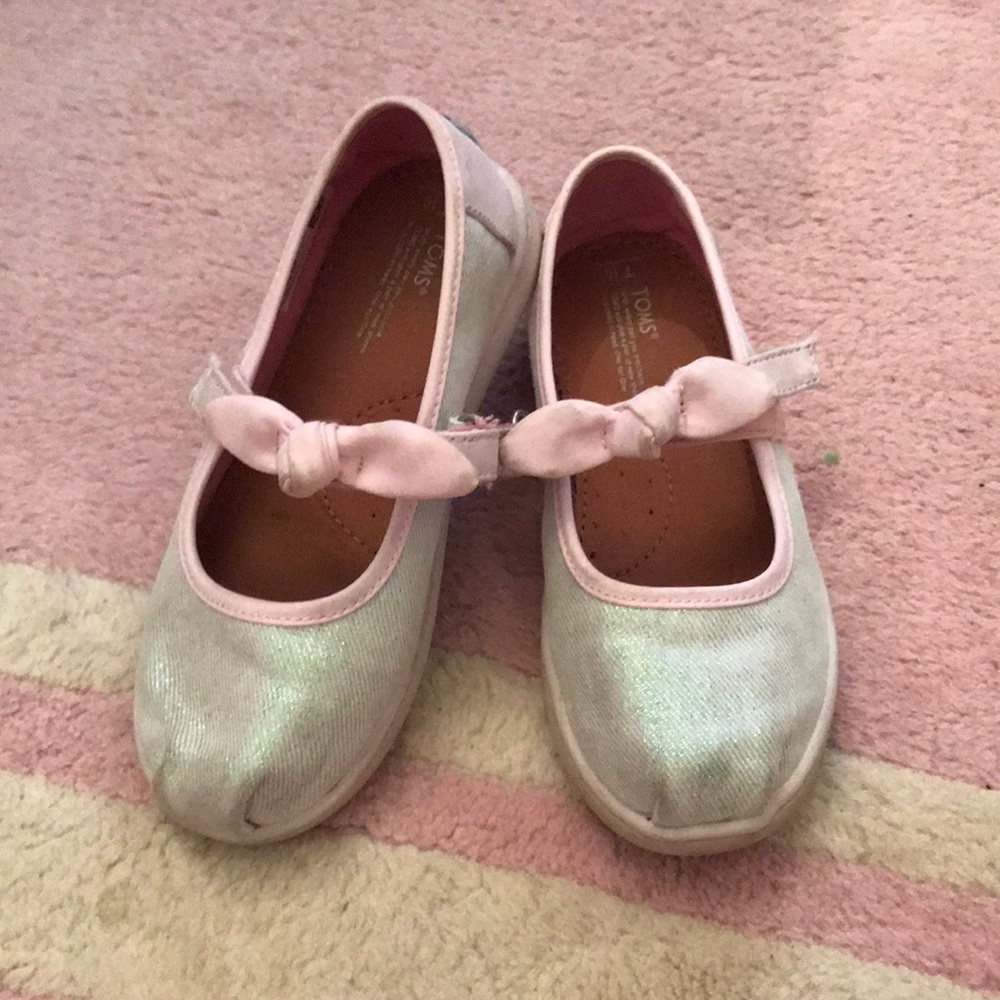 Girls Toms shoes
